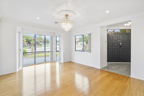 Photo of property in 1 Bougainvillaea Terrace, Goodwood Heights, Auckland, 2105