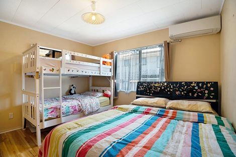 Photo of property in 4/28 Islington Avenue, New Lynn, Auckland, 0600