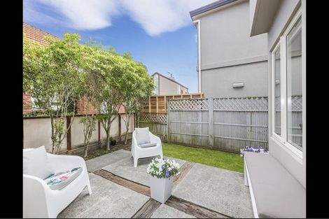 Photo of property in 25b The Quadrant, Miramar, Wellington, 6022