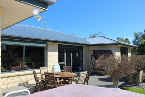 Photo of property in 75 Adelaide Road, Dannevirke, 4978