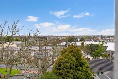 Photo of property in 6 Peverill Crescent, Papatoetoe, Auckland, 2025