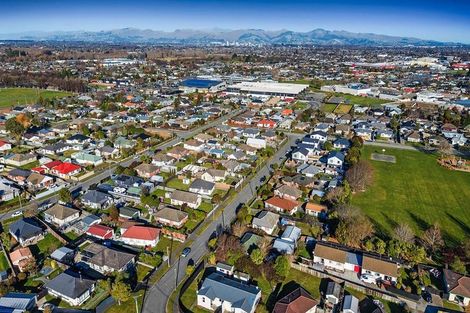 Photo of property in 17 Ealing Street, Northcote, Christchurch, 8052