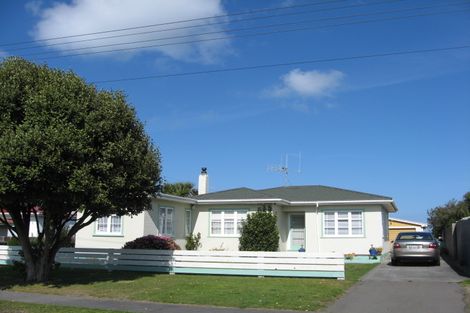 Photo of property in 35 Hood Street, Castlecliff, Whanganui, 4501
