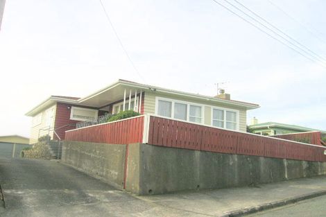 Photo of property in 8 Walker Avenue, Paremata, Porirua, 5026
