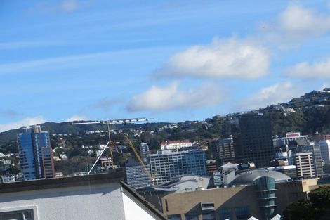 Photo of property in 22 Hawker Street, Mount Victoria, Wellington, 6011