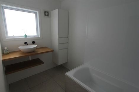 Photo of property in 5 Jacaranda Grove, Maungaraki, Lower Hutt, 5010