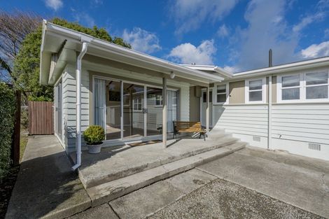 Photo of property in 9 East Road, Shannon, 4821