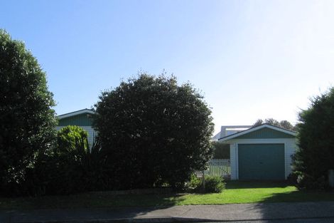 Photo of property in 8 Adrian Grove, Waikanae Beach, Waikanae, 5036