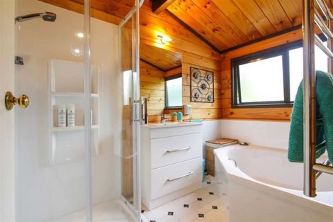 Photo of property in 100 Wharf Road, Clarks Beach, Pukekohe, 2679