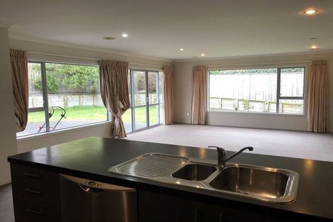 Photo of property in 5 Yarnbrook Grove, Churton Park, Wellington, 6037