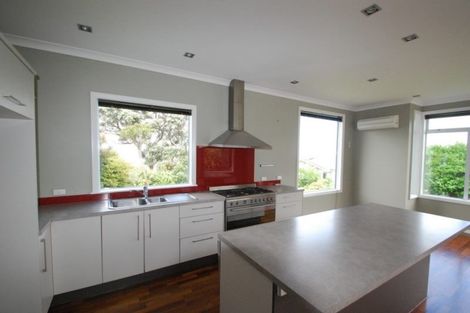 Photo of property in 28 Singers Road, Korokoro, Lower Hutt, 5012