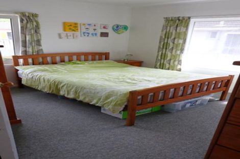 Photo of property in 8 Durham Street, Te Atatu Peninsula, Auckland, 0610