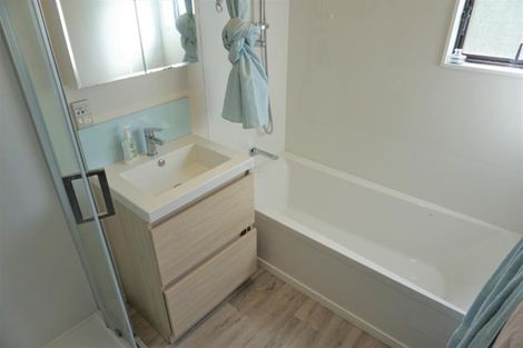 Photo of property in 1/24 Barbados Drive, Unsworth Heights, Auckland, 0632