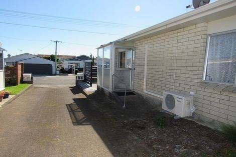 Photo of property in 3/10 Karamu Street, Strandon, New Plymouth, 4312