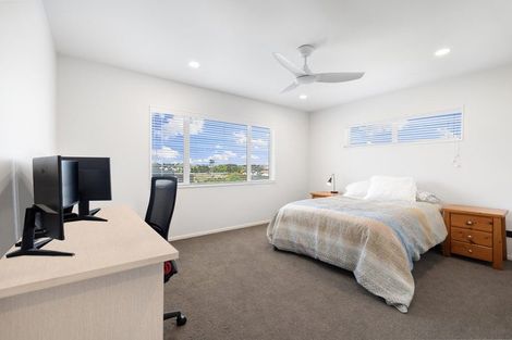 Photo of property in 18 Kahu Close, Orewa, 0931