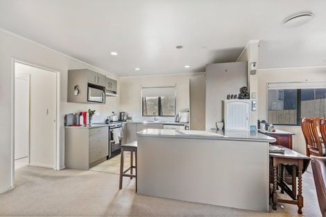 Photo of property in 11 Killygordon Place, Massey, Auckland, 0614