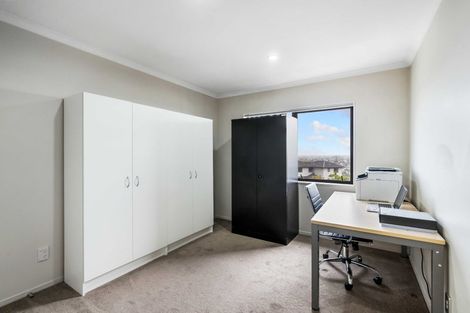 Photo of property in 19 Kereru Rise, Papakura, 2110