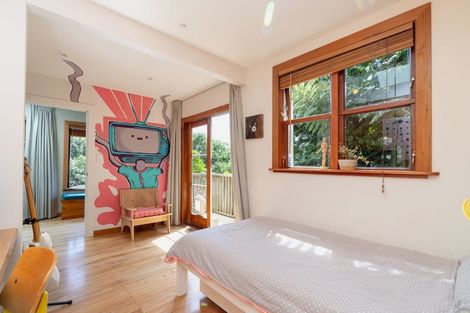 Photo of property in 21 Kaitawa Road, York Bay, Lower Hutt, 5013