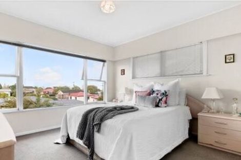 Photo of property in 88 Chivalry Road, Glenfield, Auckland, 0629