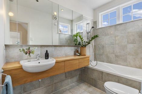 Photo of property in 76 Upland Road, Kelburn, Wellington, 6012