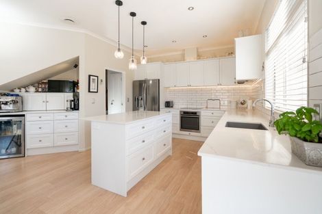 Photo of property in 2 Derry Hill, Churton Park, Wellington, 6037