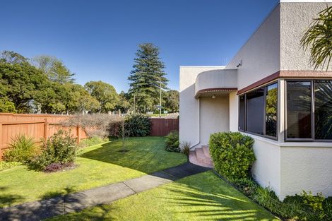 Photo of property in 61 Napier Terrace, Hospital Hill, Napier, 4110