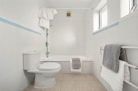 Photo of property in 500 East Coast Road, Windsor Park, Auckland, 0630