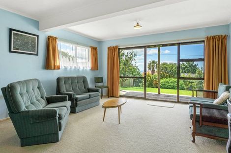 Photo of property in 258 Whangaparaoa Road, Red Beach, 0932