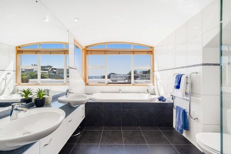 Photo of property in 33 Takutai Avenue, Half Moon Bay, Auckland, 2012