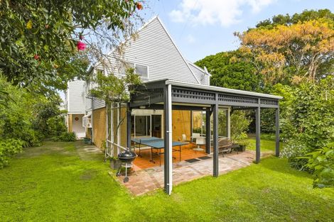 Photo of property in 335 Te Moana Road, Waikanae, 5036
