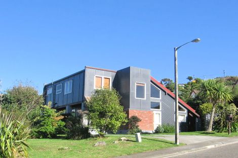 Photo of property in 5 Te Kiteroa Grove, Churton Park, Wellington, 6037