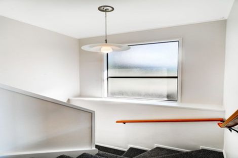 Photo of property in 29 Noeleen Street, Glenfield, Auckland, 0629