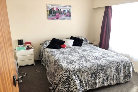 Photo of property in 2/8 Anne Road, Hillcrest, Auckland, 0627