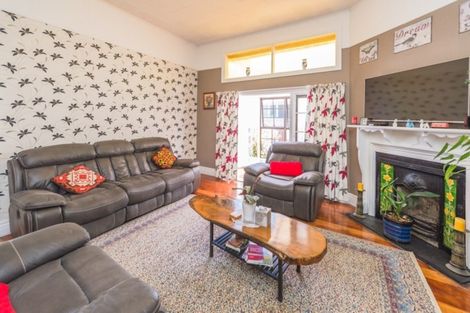 Photo of property in 21 Weraroa Road, Waverley, 4510