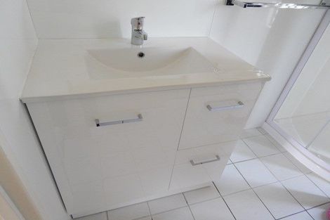 Photo of property in Lynn Park Terrace, 13/12 Ambrico Place, New Lynn, Auckland, 0600