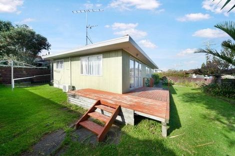 Photo of property in 1/47 Flanshaw Road, Te Atatu South, Auckland, 0610