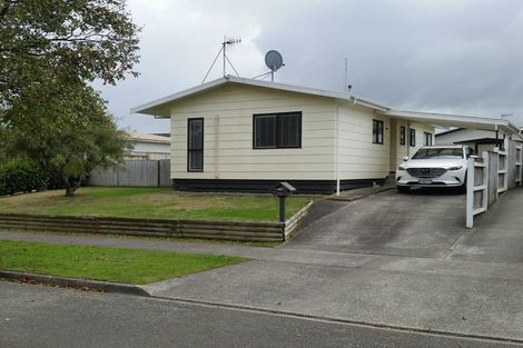 Photo of property in 63 Hillcrest Drive, Kelvin Grove, Palmerston North, 4414