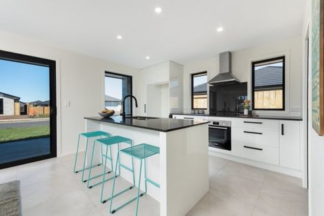 Photo of property in 1 Furlong Road, Papamoa, 3118