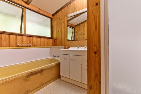 Photo of property in 22 Awaruku Road, Torbay, Auckland, 0630