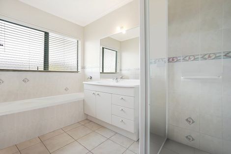 Photo of property in 16 Castlehill Court, Wattle Downs, Auckland, 2103