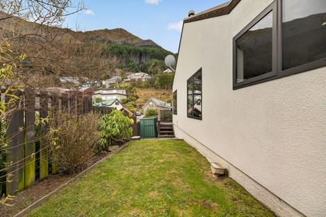 Photo of property in 6a Watts Road, Fernhill, Queenstown, 9300