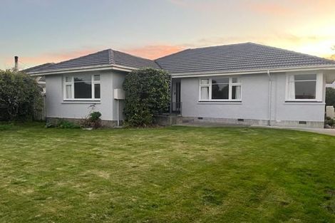 Photo of property in 11 Grimseys Road, Redwood, Christchurch, 8051