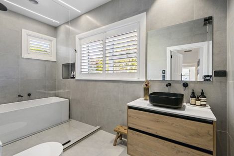 Photo of property in 136 Weston Road, St Albans, Christchurch, 8052