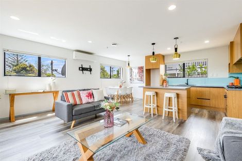 Photo of property in 5 Parrs Cross Road, Henderson, Auckland, 0612