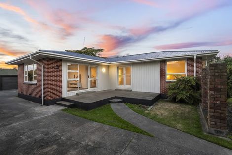 Photo of property in 27 Liverton Crescent, Bishopdale, Christchurch, 8053