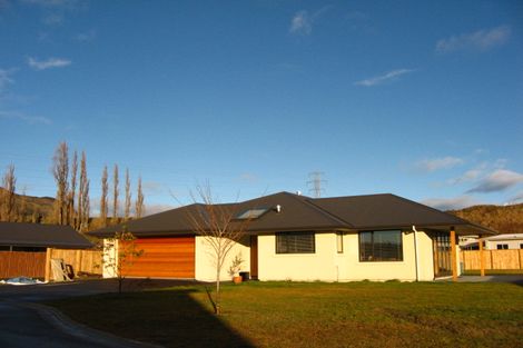 Photo of property in 6 Luna Place, Lake Hayes, Queenstown, 9304