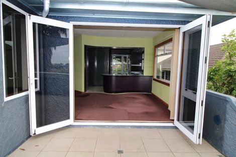 Photo of property in 82 Mangorei Road, Strandon, New Plymouth, 4312