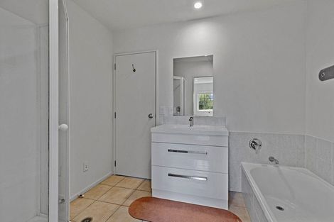 Photo of property in 3/78 Fernhill Way, Oteha, Auckland, 0632