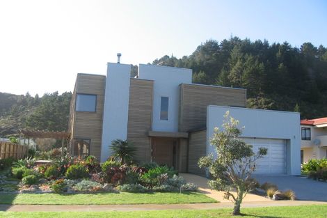 Photo of property in 102 Pacific Parade, Matarangi, Whitianga, 3592