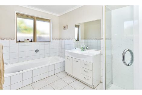 Photo of property in 14 Nicholas Gibbons Drive, Clendon Park, Auckland, 2103